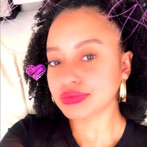 Meet your Posher, Celeste